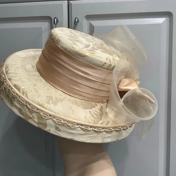 Vintage Donna Vinci Couture Hat Gold Embroidered Fabric Rhinestones Bows Accent Donnavinci | Accessories | Vintage Donna Vinci Couture Hat  main image 4